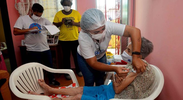vacinação em Salvador: pandemia ainda não passou